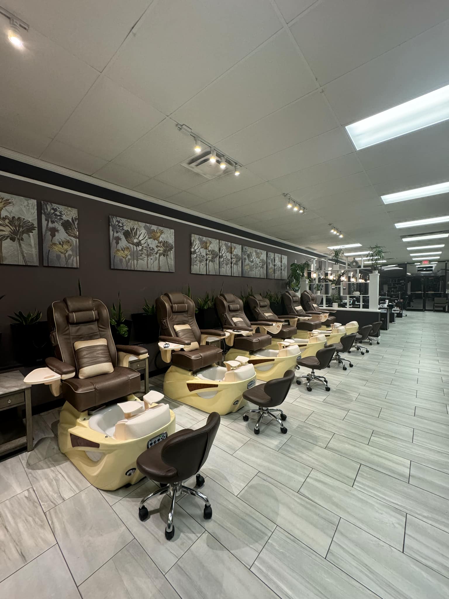 Luxury Nails & Tan Salon nail photo 1